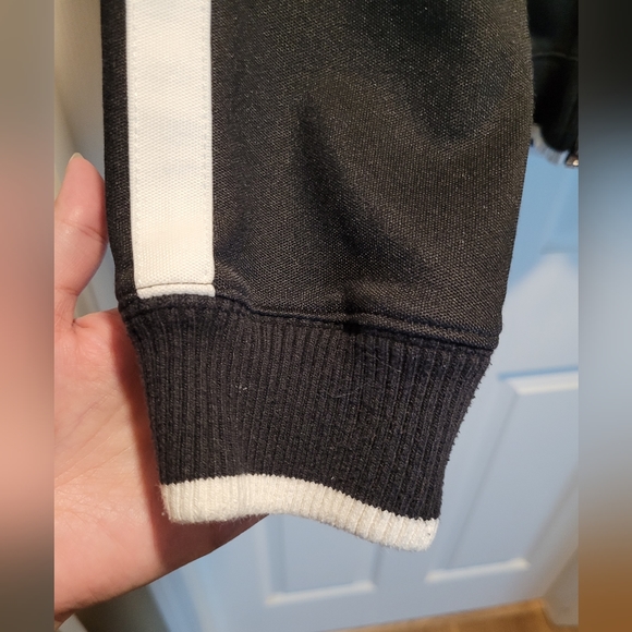 Hudson's Bay Company Team Canada black Olympic zip up sweater. Size Large. - Picture 8 of 8